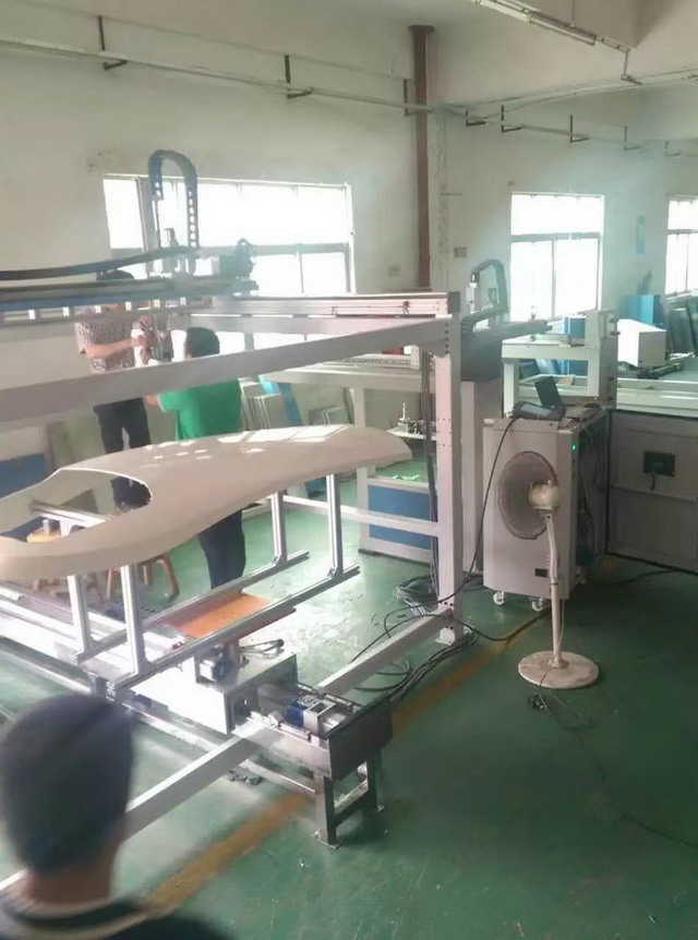 全自動噴漆機2.jpg